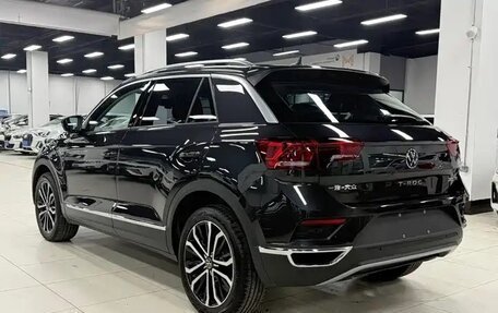 Volkswagen T-Roc I, 2023 год, 1 370 000 рублей, 5 фотография