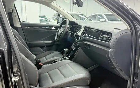 Volkswagen T-Roc I, 2023 год, 1 370 000 рублей, 10 фотография