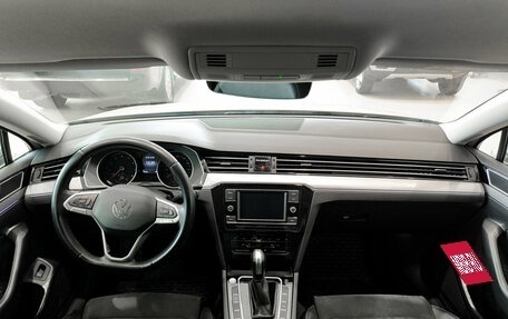 Volkswagen Passat B8 рестайлинг, 2020 год, 2 450 000 рублей, 17 фотография