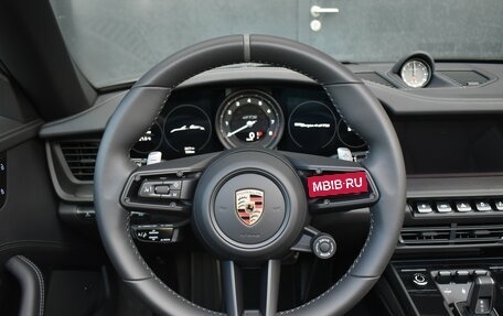Porsche 911, 2023 год, 28 000 000 рублей, 18 фотография