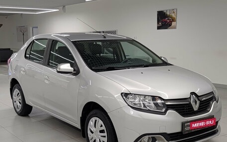 Renault Logan II, 2015 год, 785 000 рублей, 3 фотография