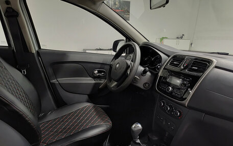 Renault Logan II, 2015 год, 785 000 рублей, 11 фотография