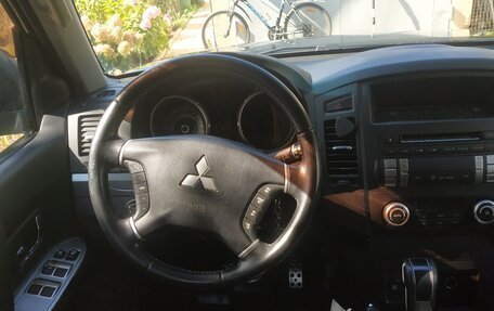 Mitsubishi Pajero IV, 2011 год, 2 700 000 рублей, 3 фотография