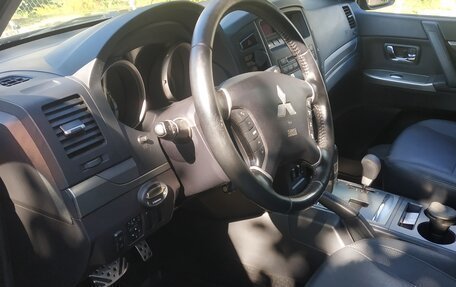 Mitsubishi Pajero IV, 2011 год, 2 700 000 рублей, 2 фотография