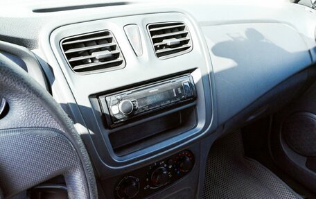 Renault Logan II, 2017 год, 799 000 рублей, 10 фотография