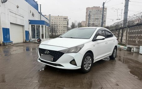 Hyundai Solaris II рестайлинг, 2020 год, 750 000 рублей, 1 фотография