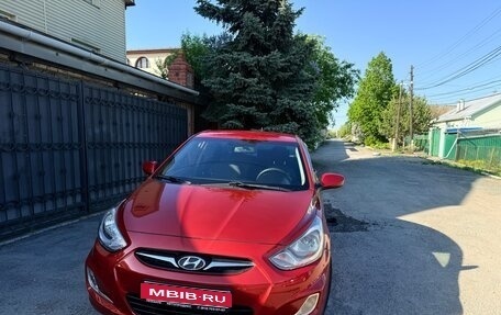 Hyundai Solaris II рестайлинг, 2011 год, 700 000 рублей, 1 фотография