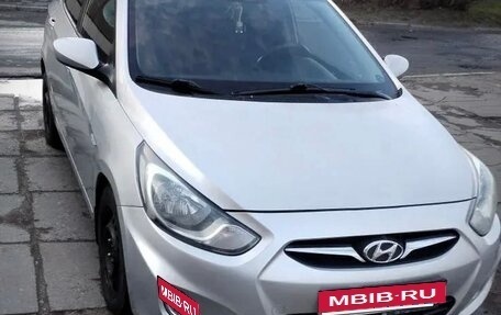 Hyundai Solaris II рестайлинг, 2011 год, 650 000 рублей, 1 фотография
