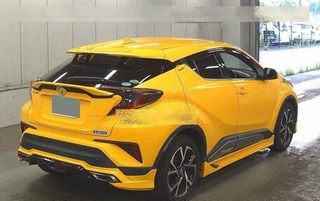 Toyota C-HR I рестайлинг, 2018 год, 2 200 000 рублей, 4 фотография