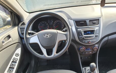 Hyundai Solaris II рестайлинг, 2016 год, 755 000 рублей, 5 фотография