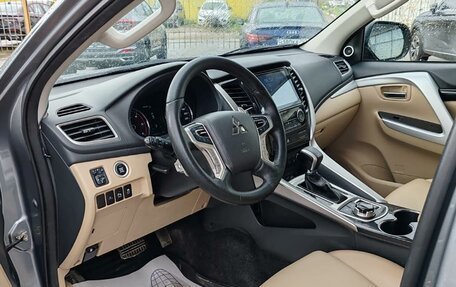 Mitsubishi Pajero Sport III рестайлинг, 2017 год, 2 649 000 рублей, 8 фотография
