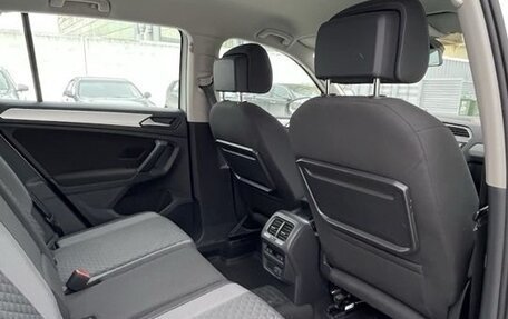 Volkswagen Tiguan II, 2018 год, 2 200 000 рублей, 6 фотография