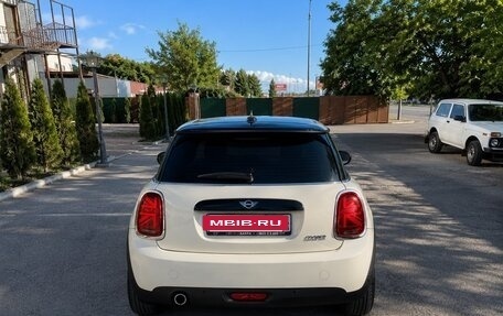 MINI Hatch, 2020 год, 1 870 000 рублей, 3 фотография