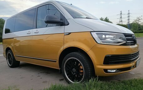 Volkswagen Caravelle T6 рестайлинг, 2017 год, 2 800 000 рублей, 2 фотография