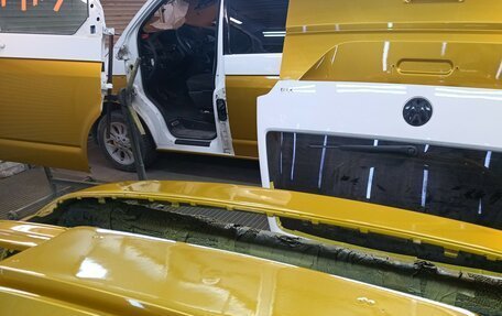 Volkswagen Caravelle T6 рестайлинг, 2017 год, 2 800 000 рублей, 16 фотография