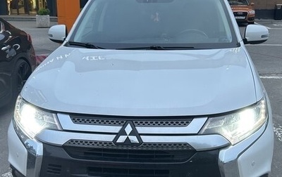 Mitsubishi Outlander III рестайлинг 3, 2019 год, 2 400 000 рублей, 1 фотография
