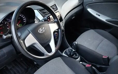 Hyundai Solaris II рестайлинг, 2011 год, 650 000 рублей, 6 фотография