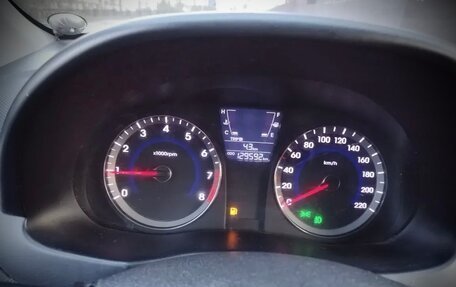 Hyundai Solaris II рестайлинг, 2011 год, 650 000 рублей, 8 фотография