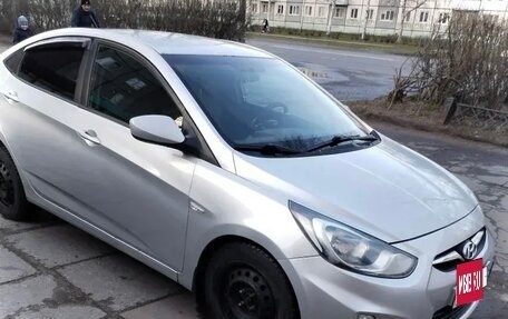 Hyundai Solaris II рестайлинг, 2011 год, 650 000 рублей, 3 фотография