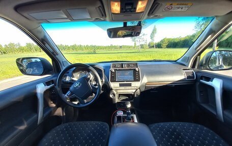 Toyota Land Cruiser Prado 150 рестайлинг 2, 2017 год, 4 100 000 рублей, 10 фотография