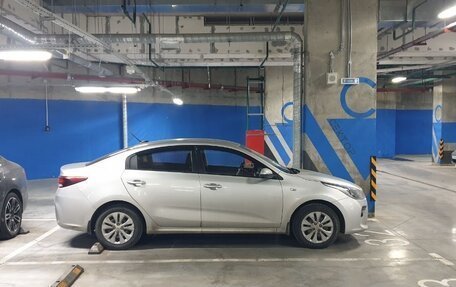KIA Rio IV, 2018 год, 950 000 рублей, 4 фотография