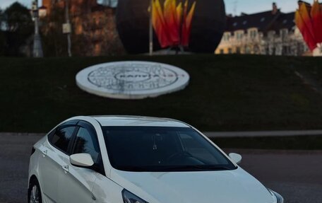 Hyundai Solaris II рестайлинг, 2014 год, 1 000 000 рублей, 3 фотография