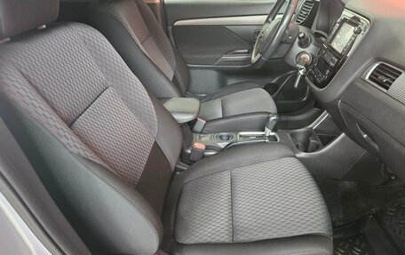 Mitsubishi Outlander III рестайлинг 3, 2013 год, 1 335 000 рублей, 11 фотография