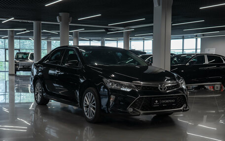 Toyota Camry, 2017 год, 2 450 000 рублей, 2 фотография