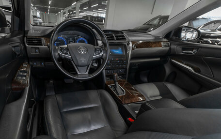 Toyota Camry, 2017 год, 2 450 000 рублей, 7 фотография