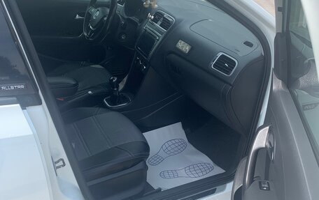 Volkswagen Polo VI (EU Market), 2016 год, 950 000 рублей, 2 фотография