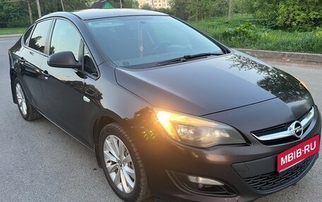 Opel Astra J, 2014 год, 825 000 рублей, 1 фотография