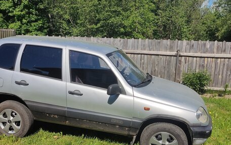 Chevrolet Niva I рестайлинг, 2003 год, 300 000 рублей, 2 фотография