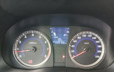 Hyundai Solaris II рестайлинг, 2011 год, 640 000 рублей, 17 фотография