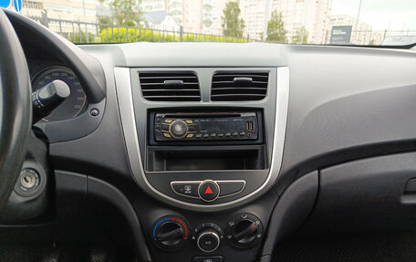 Hyundai Solaris II рестайлинг, 2011 год, 640 000 рублей, 19 фотография