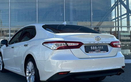 Toyota Camry, 2018 год, 2 690 000 рублей, 8 фотография