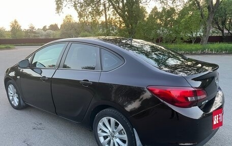 Opel Astra J, 2014 год, 825 000 рублей, 2 фотография
