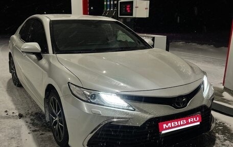 Toyota Camry, 2021 год, 3 600 000 рублей, 2 фотография