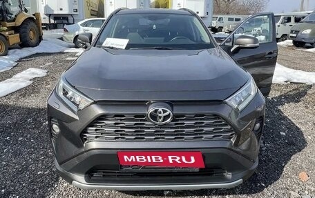 Toyota RAV4, 2021 год, 2 299 000 рублей, 3 фотография