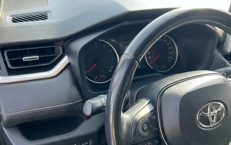 Toyota RAV4, 2021 год, 2 299 000 рублей, 21 фотография