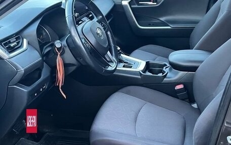 Toyota RAV4, 2021 год, 2 299 000 рублей, 13 фотография