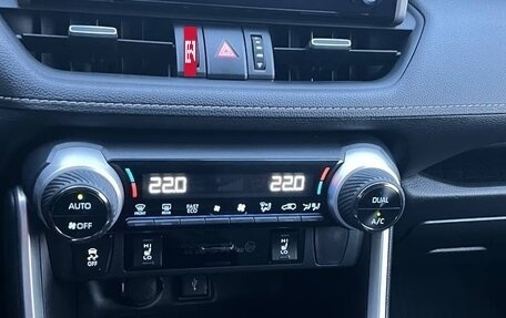 Toyota RAV4, 2021 год, 2 299 000 рублей, 18 фотография