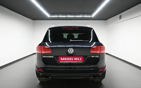 Volkswagen Touareg III, 2011 год, 1 995 000 рублей, 4 фотография