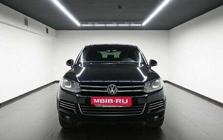 Volkswagen Touareg III, 2011 год, 1 995 000 рублей, 3 фотография