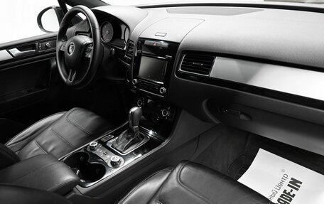 Volkswagen Touareg III, 2011 год, 1 995 000 рублей, 13 фотография