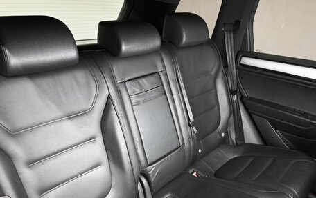 Volkswagen Touareg III, 2011 год, 1 995 000 рублей, 12 фотография