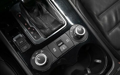 Volkswagen Touareg III, 2011 год, 1 995 000 рублей, 19 фотография