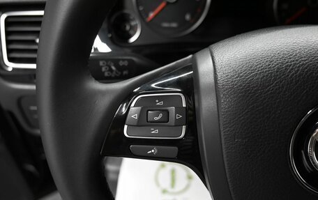Volkswagen Touareg III, 2011 год, 1 995 000 рублей, 16 фотография