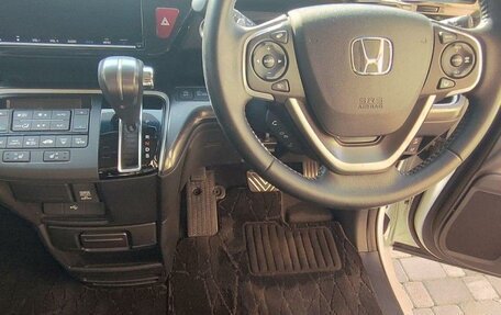 Honda Stepwgn IV, 2021 год, 1 980 000 рублей, 5 фотография