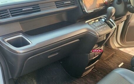 Honda Stepwgn IV, 2021 год, 1 980 000 рублей, 9 фотография