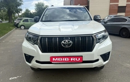 Toyota Land Cruiser Prado 150 рестайлинг 2, 2020 год, 5 600 000 рублей, 2 фотография